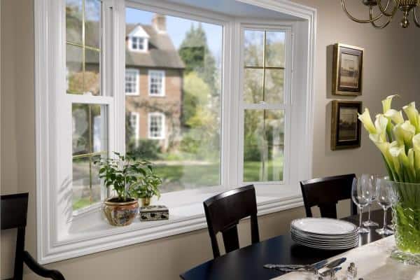 Simonton-5500-Bay-Window-Dining-Room-600x400