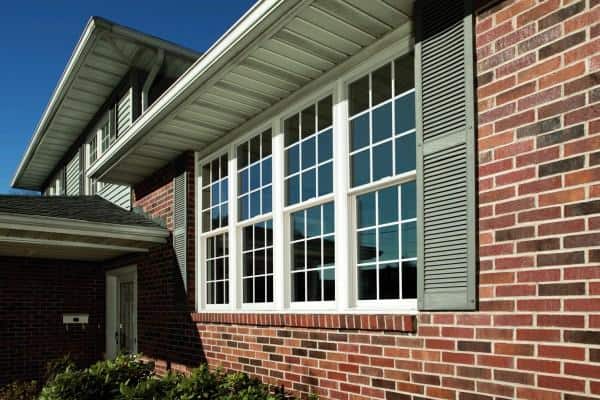 Simonton-double-hung-windows-exterior-600x400